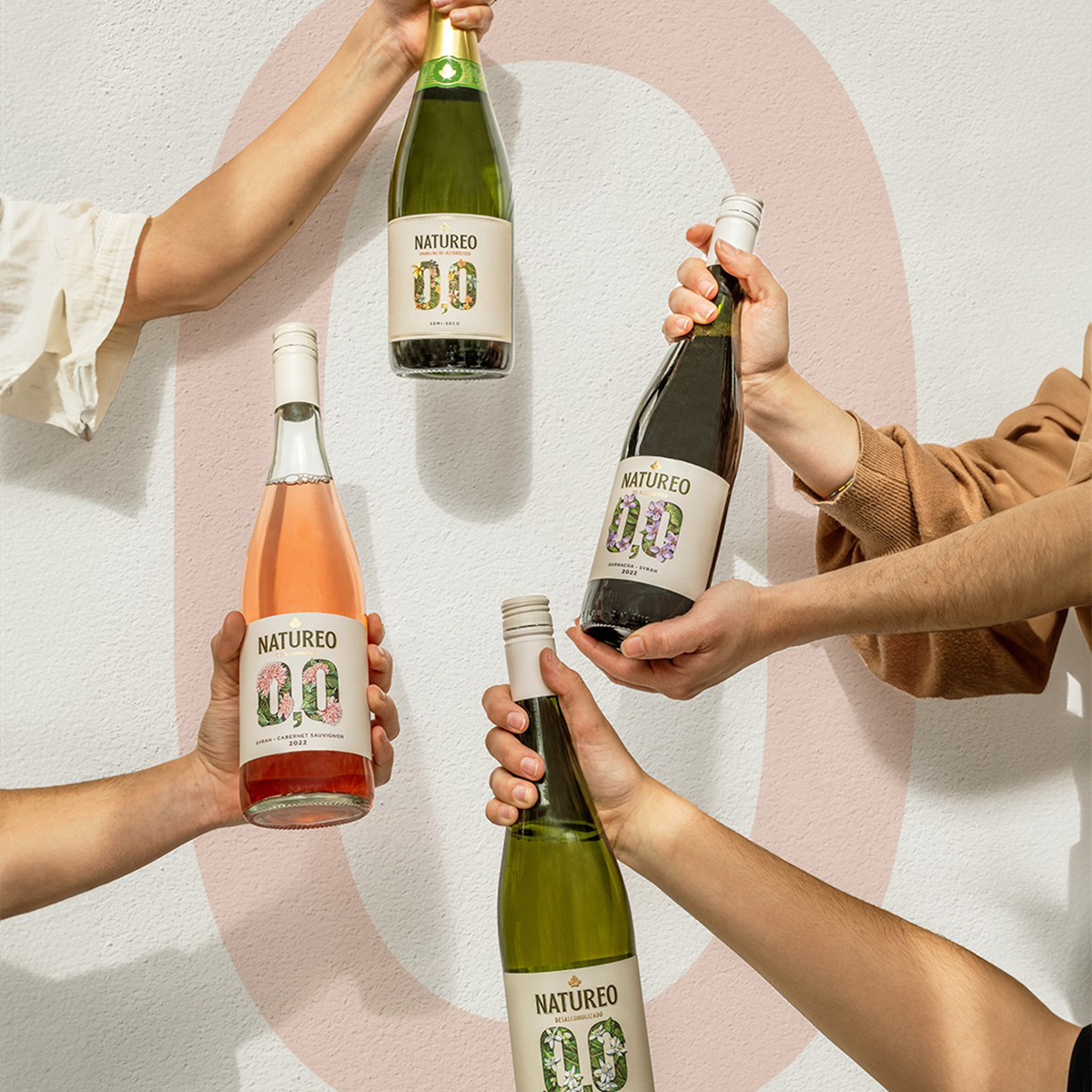 Natureo Sparkling Muscat Grape Beverage 0.0%, 75cl