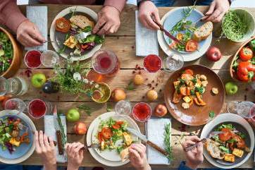 Level up your Dry January by pairing our favourite alcohol-free drinks with their perfect meals!