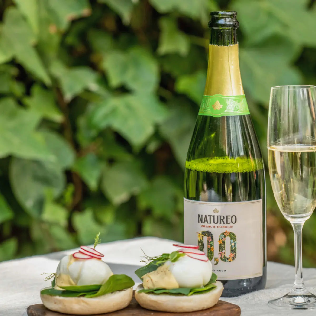 Natureo Sparkling Muscat Grape Beverage 0.0%, 750ml